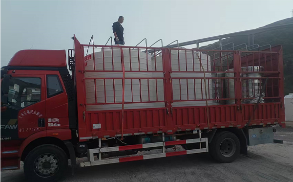 通渭立式运输桶安排发货现场