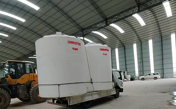 特加厚通渭塑料大桶装车运输交付实录 特加厚通渭塑料大桶装车运输交付实录